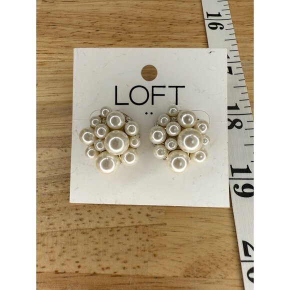 LOFT Pearl Cluster Earrings - Picture 2 of 4
